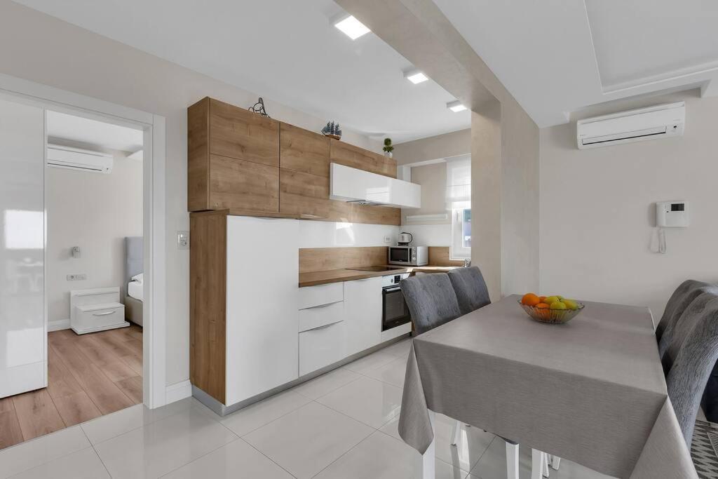 Apartment Hrvoje -Nur 50M Bis Zum Meer - Makarska Exklusiv Промайна Екстер'єр фото